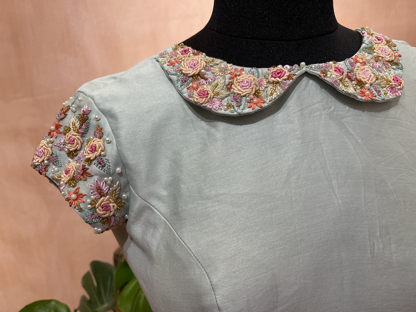 Peter-pan collar blouse with french roses