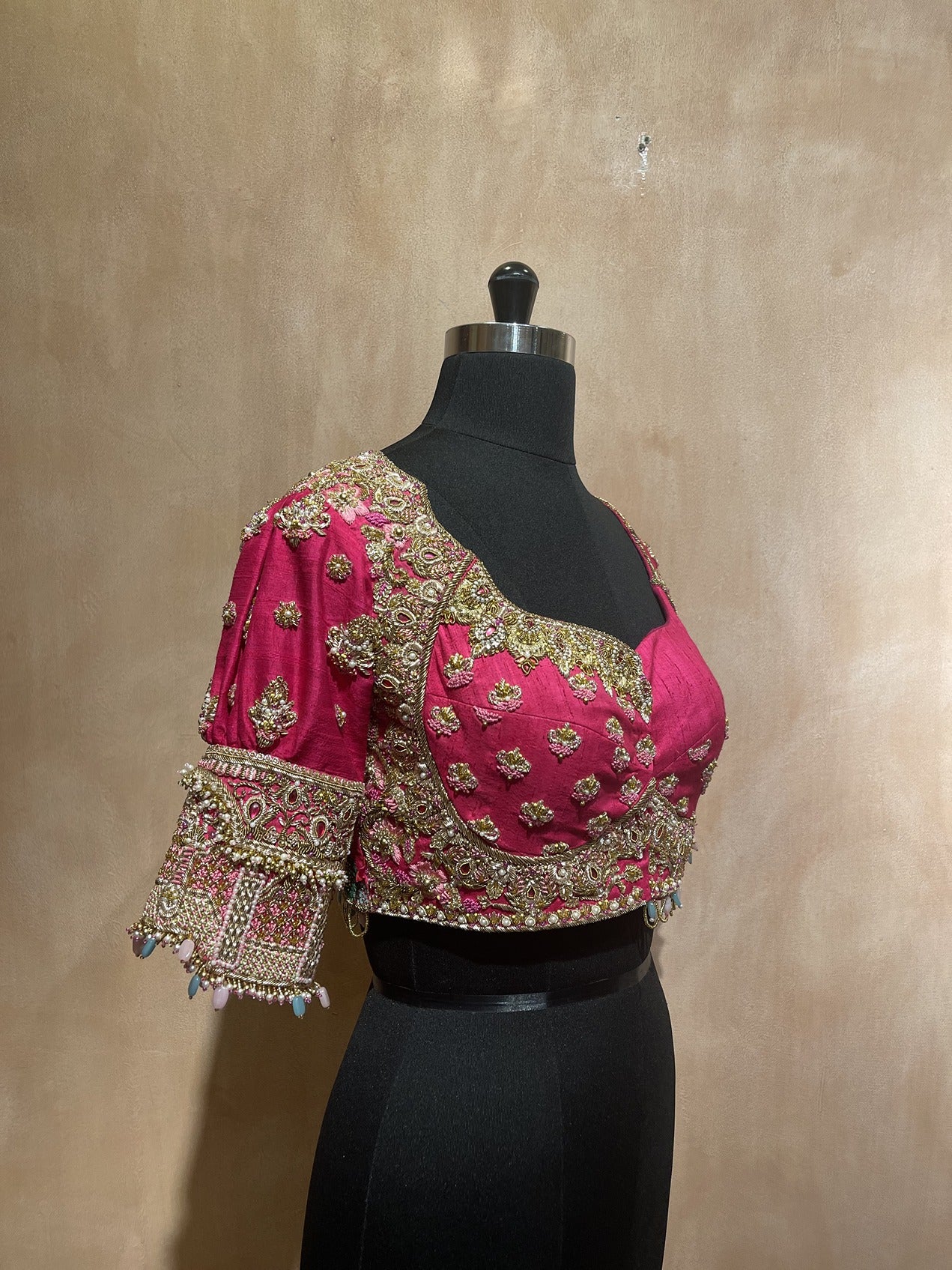 Intricate mandap & lotus blouse