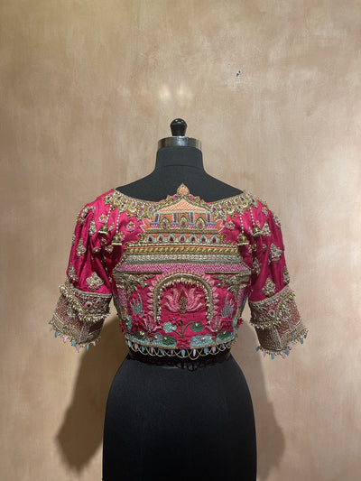 Intricate mandap & lotus blouse