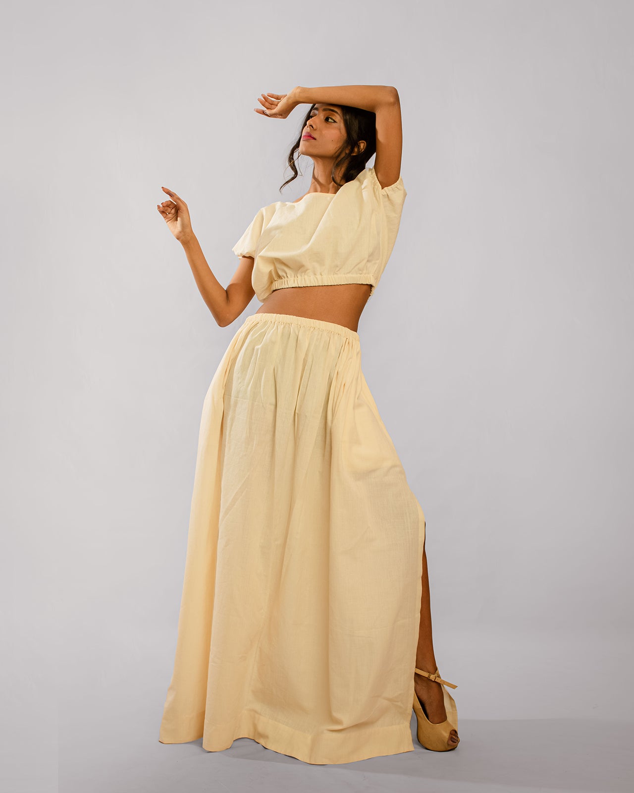 Beige High Slit Gathered Flare Skirt With Crop Top